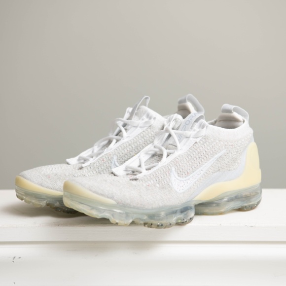 Nike Air VaporMax Fly White Womens‎ size 7.5 Athletic Running Shoes Sportswear - Picture 2 of 7